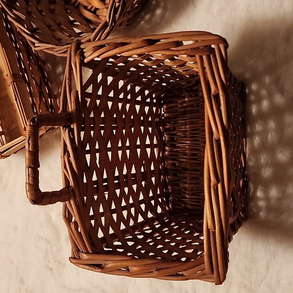 VINTAGE ๐งบ BASKETS VARIOUS SIZES & DESIGNS - Picture 5 of 15